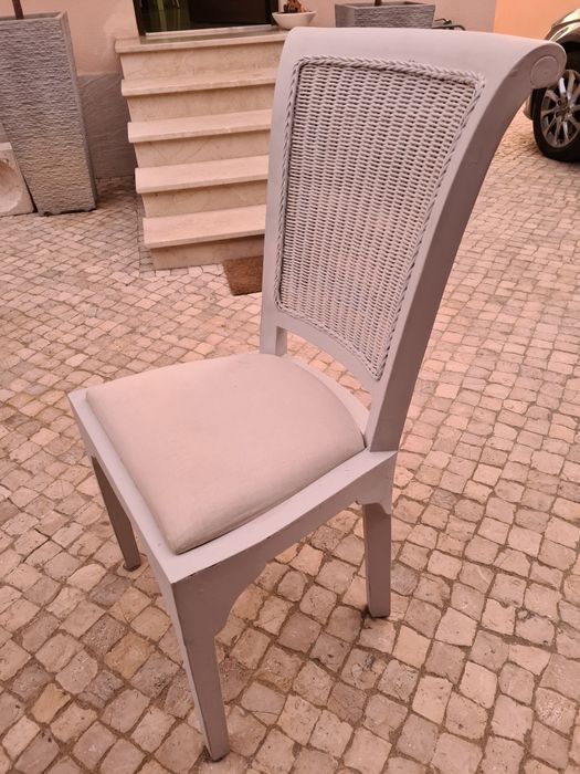 Cadeiras madeira e palhinha