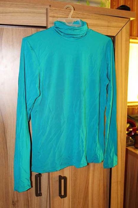 Połyskujący turkusowy golf