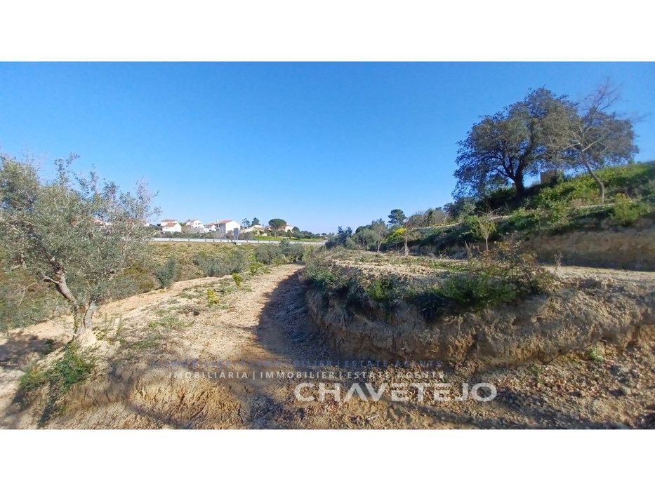Terreno com projeto aprovado e licença de construção.
