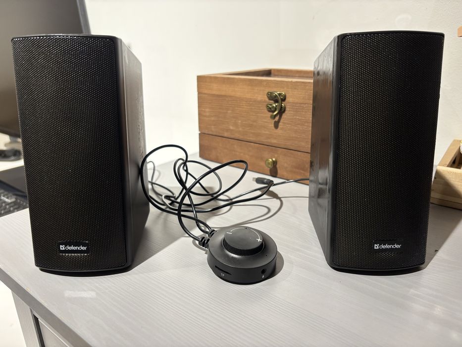 Defender IP-20 z podświetleniem RGB/LED)