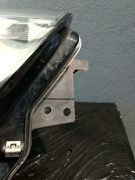 Farol direito Ford Explorer 19- / LB5B13W029GK
