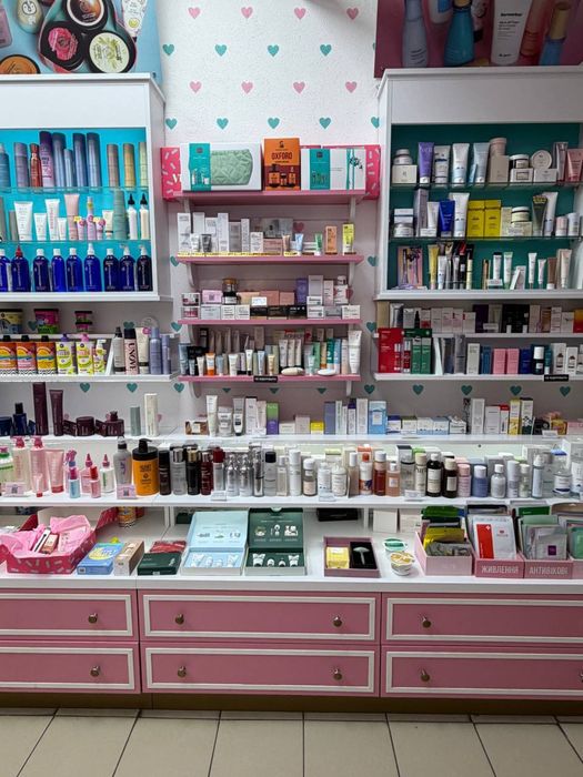 Вітрини шафи для магазину косметики