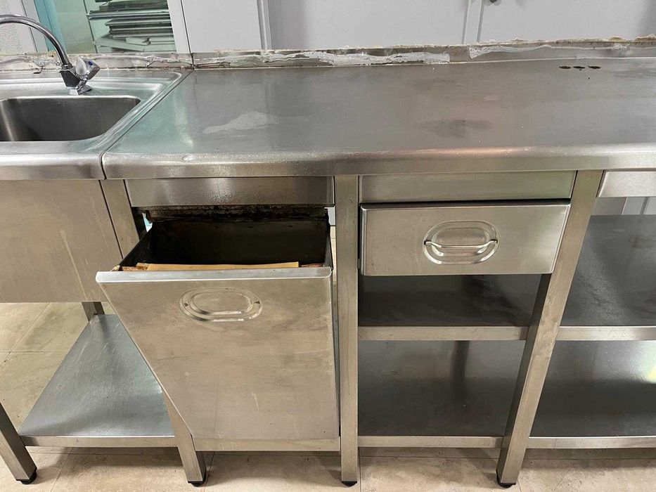 Balcão de bar com frigorífico