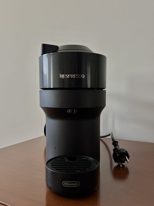 Máquina de Café DELONGHI Nespresso Vertuo Pop ENV90.B Preto