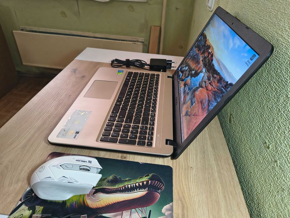ASUS VivoBook 15.6" FHD IPS LP156WF6-SPM3 / Intel Pentium N4200 / NVIDIA GeForce 920MX 2GB / 4GB ОЗП / 500GB HDD + Bluetooth Мишка + Коврик.