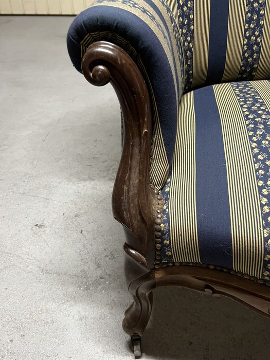 Sofá antigo forrado