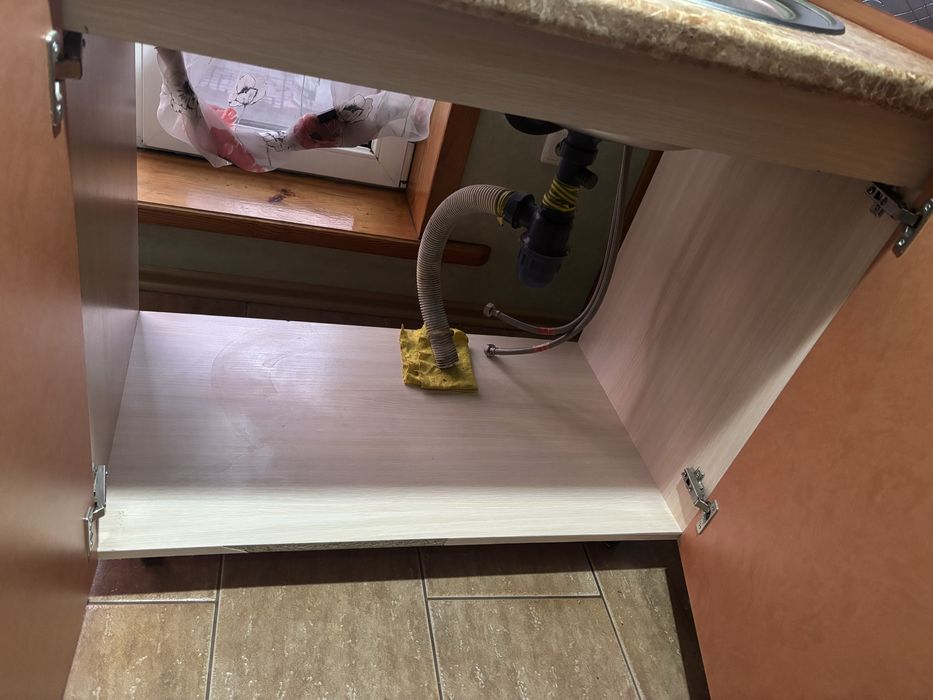 Тумба на кухню із  мийкою та змішувачем