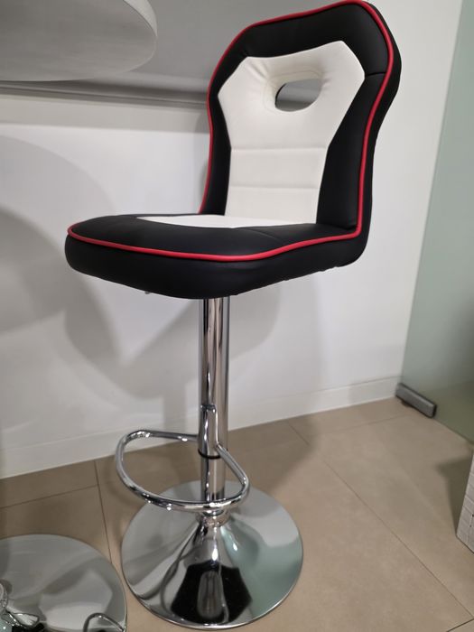 Vendo conjunto nunca usado com 2 cadeiras e mesa