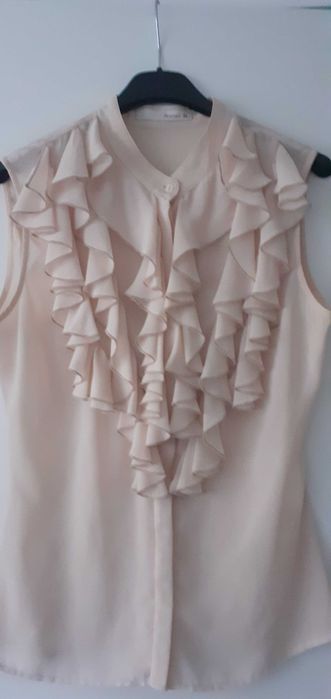 Kremowa bluzka damska z żabotem roz 36 firmy Reserved