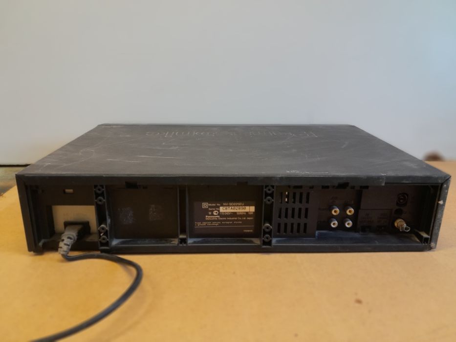 Odtwarzacz VHS  Panasonic NV-SD225