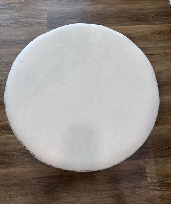 Vende se Banqueta/Puf em tons pérola e dourado 69x44 como novo !