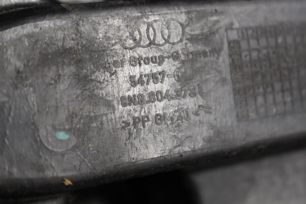 Base / caixa da bateria AUDI TT (8N3)