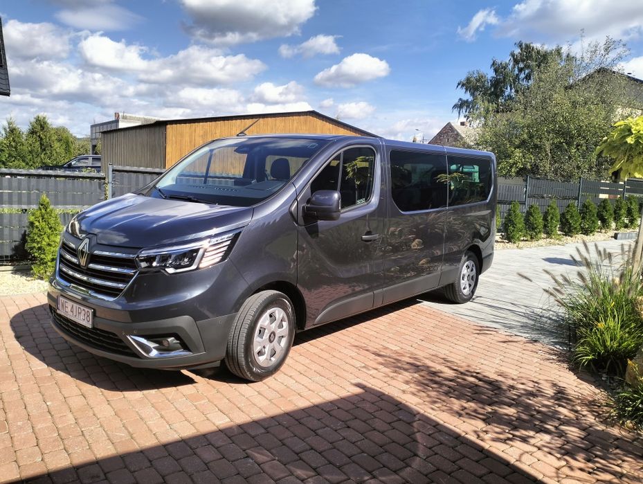 Renault Trafic 2025 - 9 osobowy bus do wynajęcia!