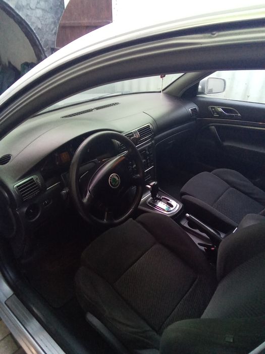 Автомобіль superb
