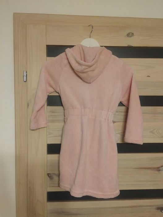Szlafrok różowy z kotem na dziewczynkę r.122