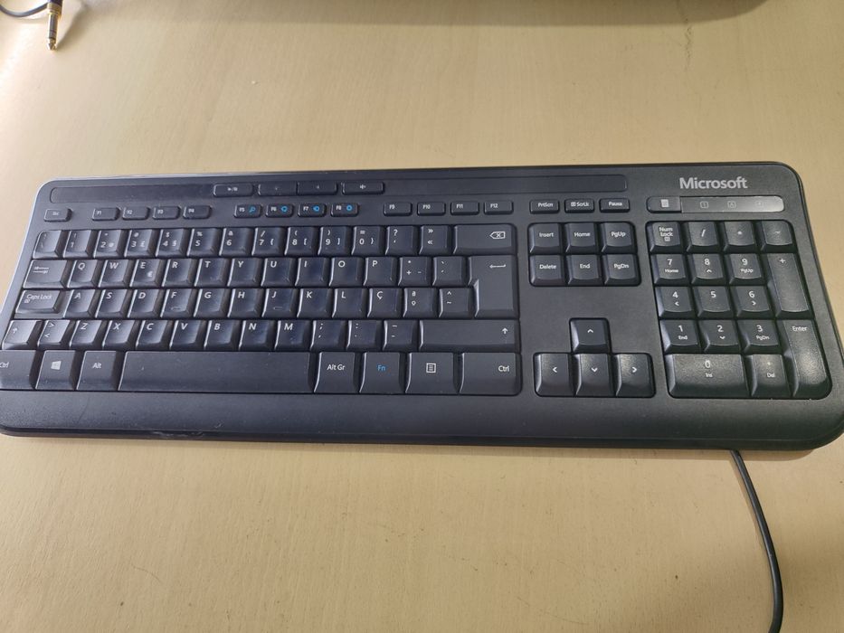 Teclado com Fio Microsoft Wired Keyboard 600