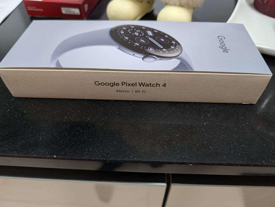Google Pixel Watch 4 + carregador (ainda em caixa fechada)