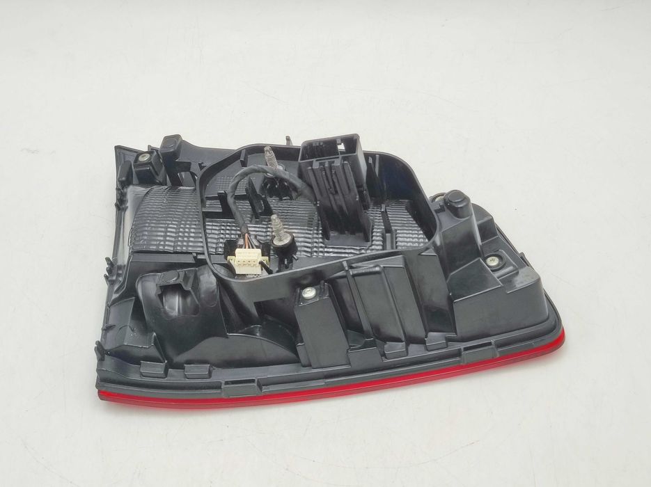 Volkswagen Passat B8 Kombi Lampa Tylna Prawa Wewnętrzna LED ORG EUROPA