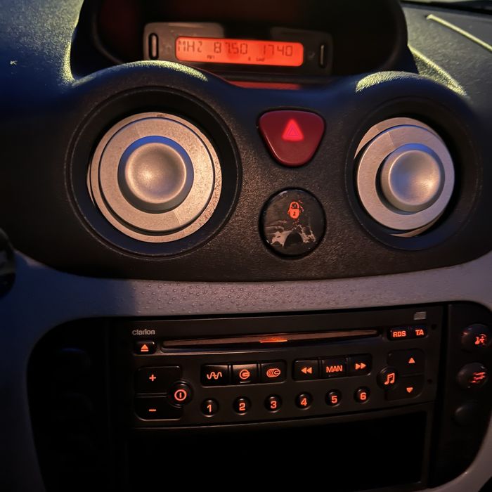 Vendo c3 em bom estado motor esta como um relogio