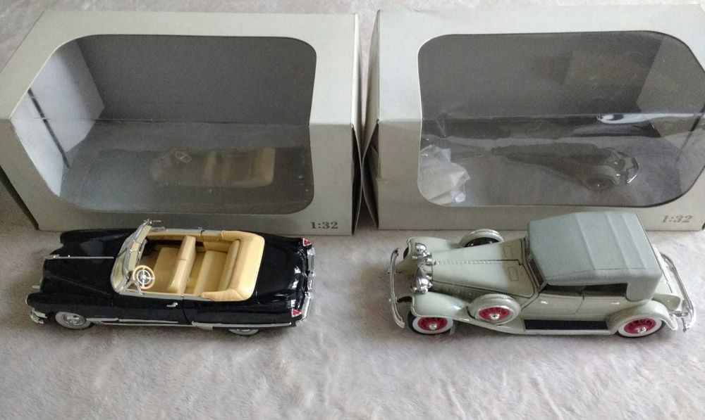 coleção de quatro miniaturas de automóveis antigos