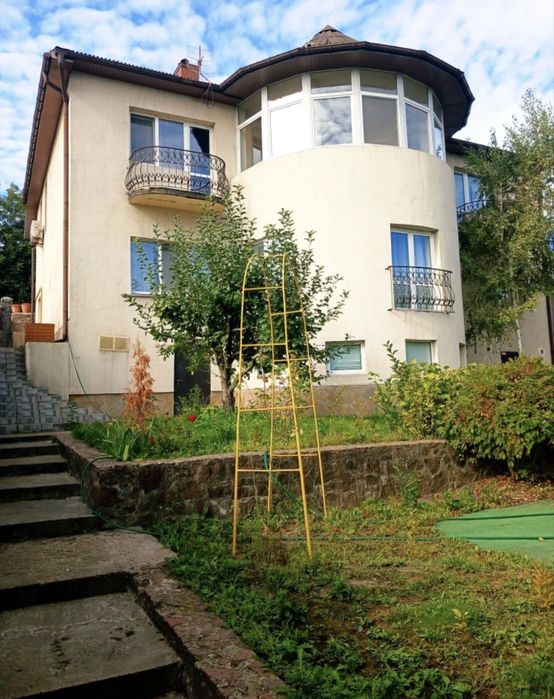 Оренда будинку Можливо для сімʼї, під офіс Газ