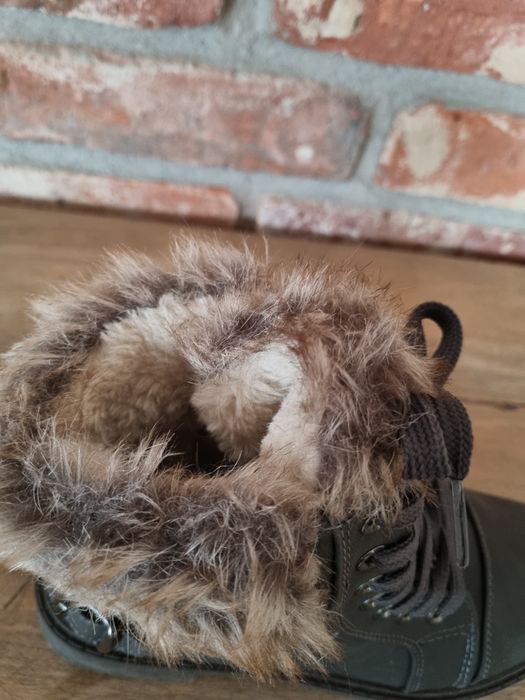 Szare traperki z futerkiem