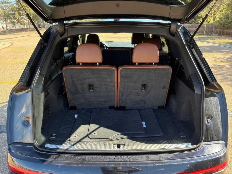 AUDI Q7      2017