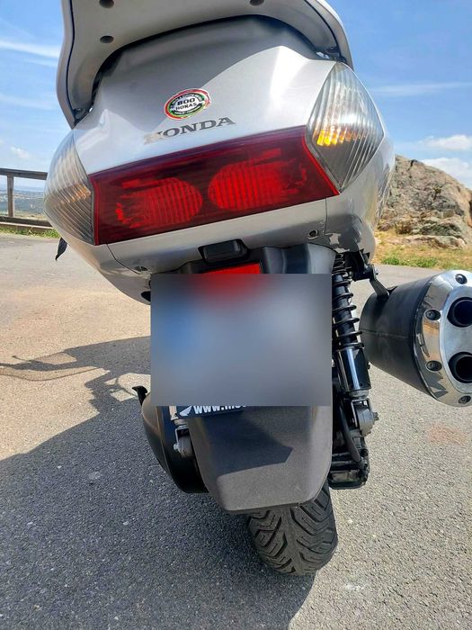 Honda Silver Wing 600 com 21.336 km e revisão feita