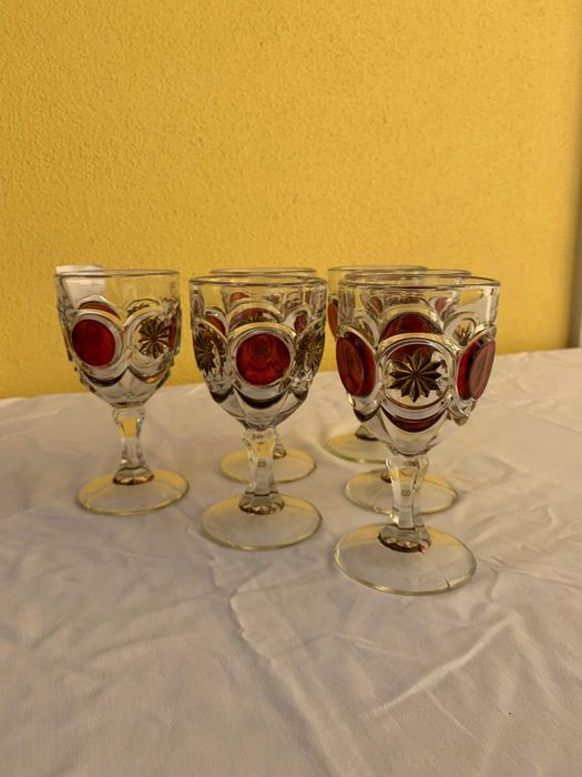 6 Copos vintage com estrelas e círculos vermelhos (1950–1970)