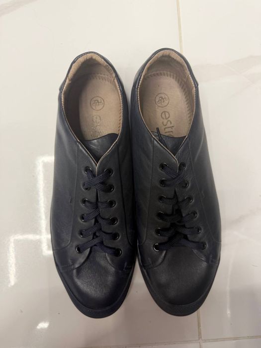 Продаю стильні сині шкіряні кеди Estro, розмір 44