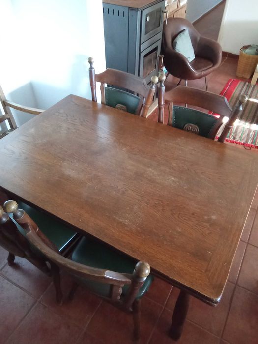 Mesa de jantar com 4 cadeiras