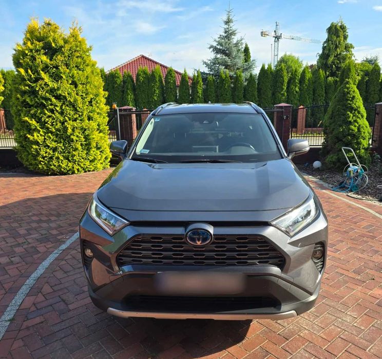 Продам свою Toyota RAV4 2.5 Hybrid 4x4 2019