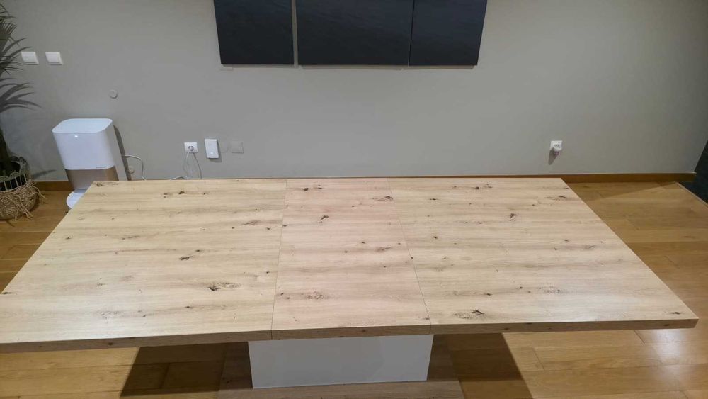 Mesa de Jantar Extensível Conforama – Excelente Estado (180–230 cm)
