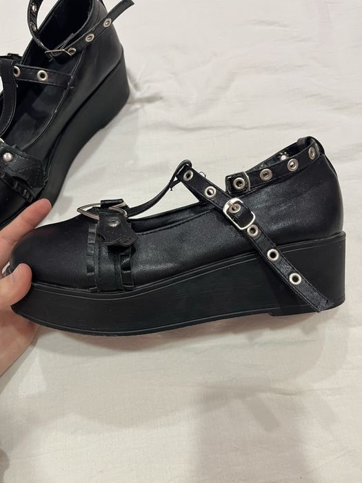 черные необычные туфельки