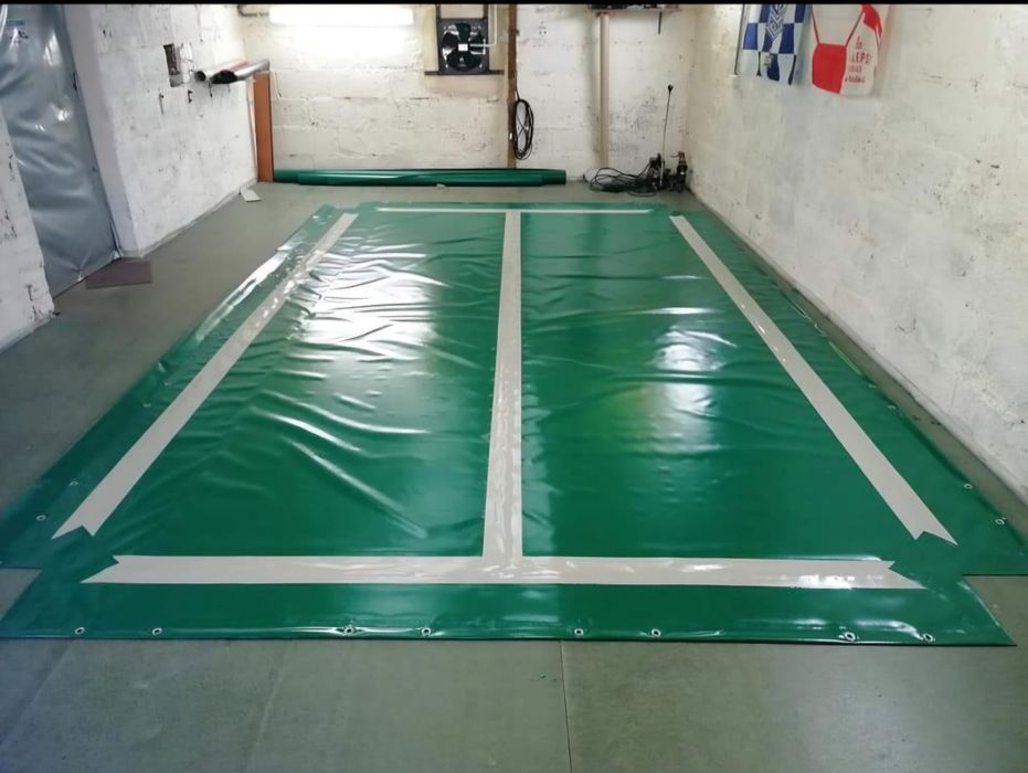 Plandeki, plandeka na przyczepę rolniczą.