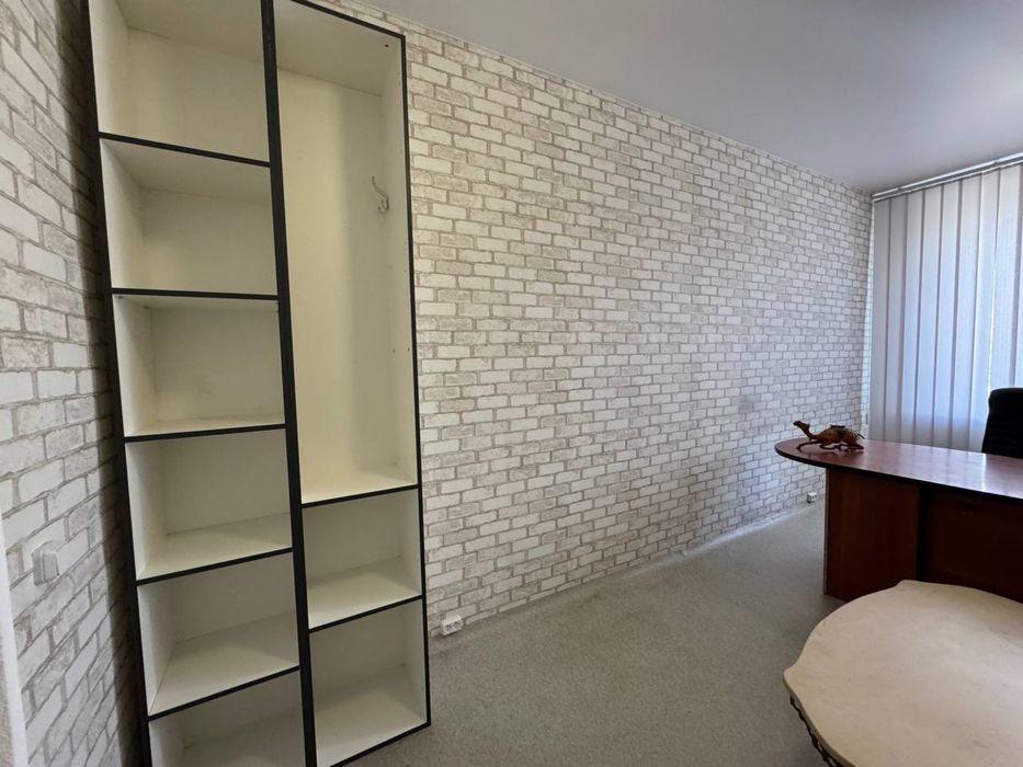 Офіси з ремонтом і меблями по 17 м2 за 3000 грн плюс світло