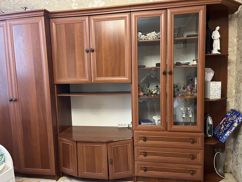 Продам  дешево стінку