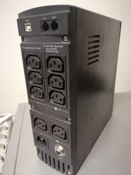 Блок безперебійного живлення УПС Eaton PW5110 700i