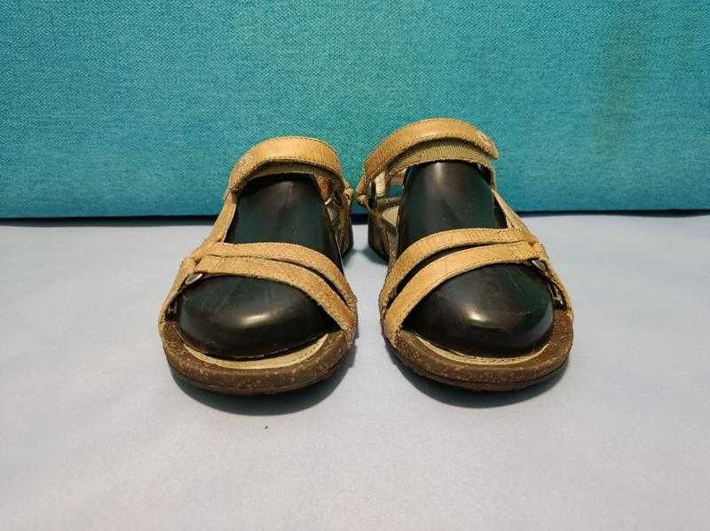 Teva жіночі шкіряні босоніжки розмір 38/24 см