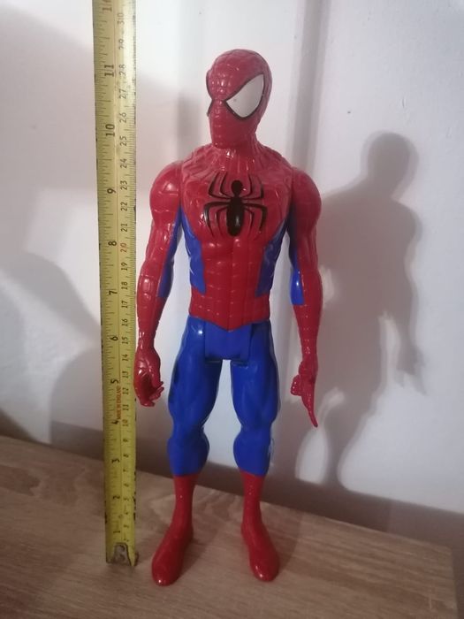 Boneco do Homem Aranha Spider Man uma figura de BD da Marvel sendo em plástico rígido e fabricação Made in China 2013

Altura 29 cm

Disponho de o