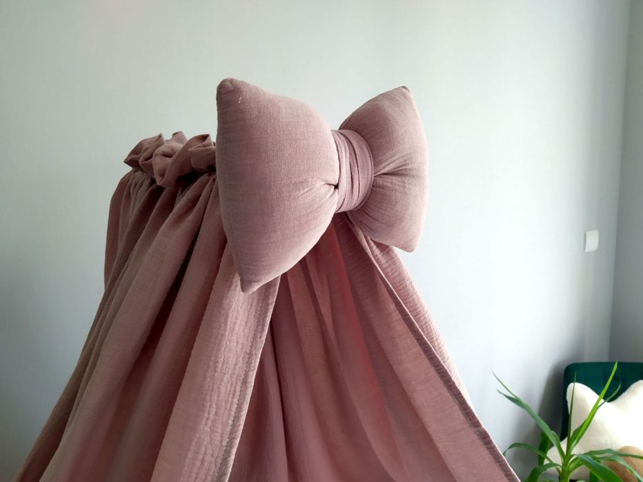 Baldachim muślinowy brudny róż + stelaż do łóżeczka