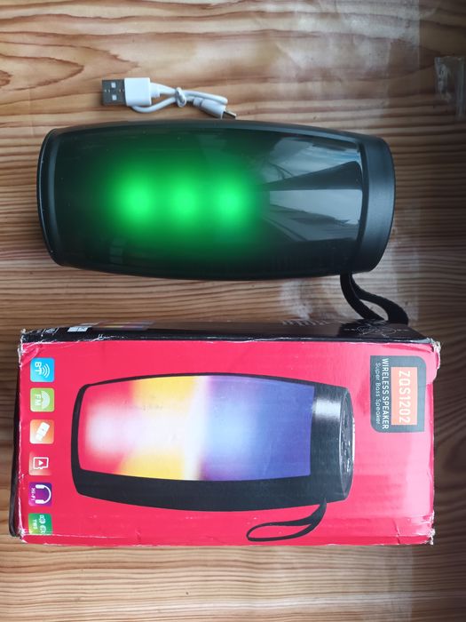 Колонка Bluetooth з світломузикою та радіо