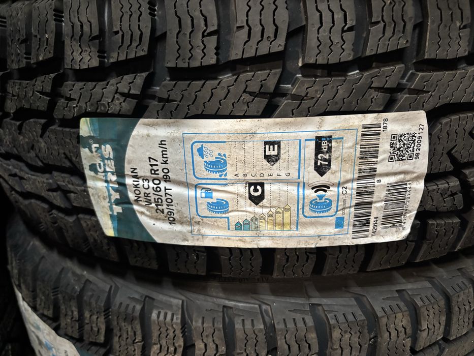 Komplet nowym opon zimowych 215/60/17C Nokian