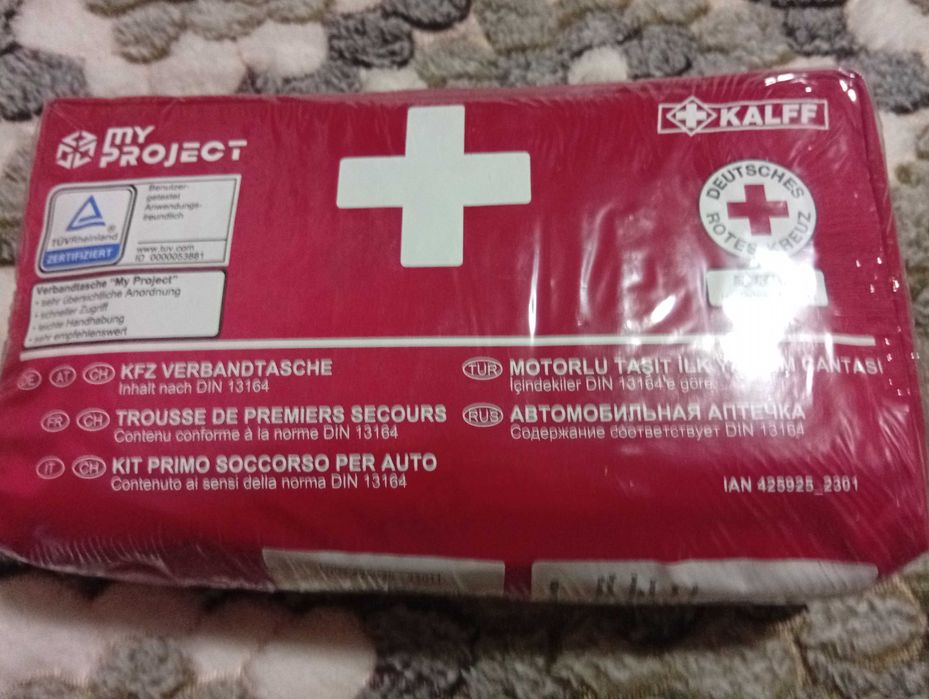 Нова автомобільна аптечка гарної якості. Германія
