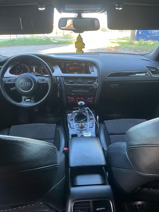 Audi A4 b8  2.0 Tdi Quattro 2011r S-line