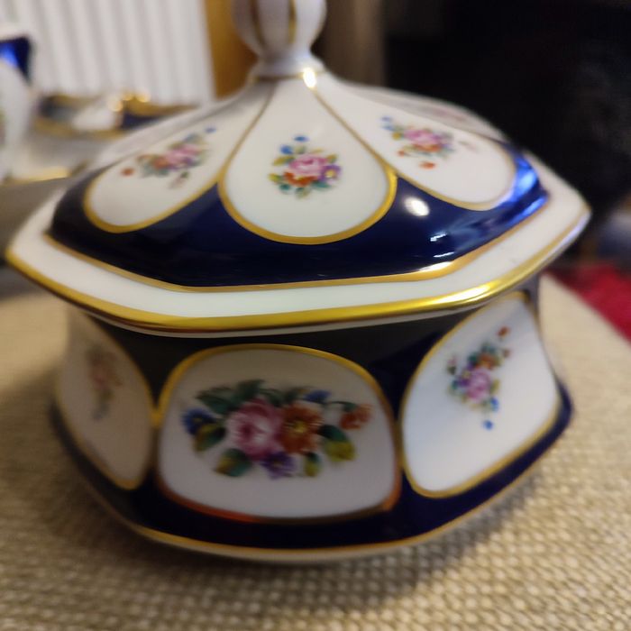 Сахарница,конфетница