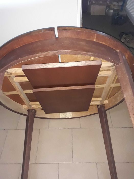 Stary stół okrągły