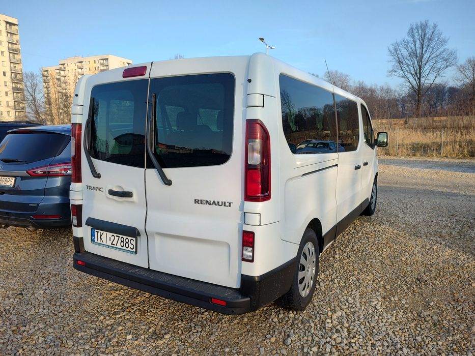 Wynajem busa 9-osobowego