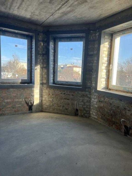 Продам трикімнатну квартиру в центрі міста, новобудова