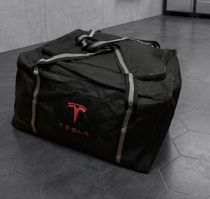 Сумка Tesla чорна дорожня містка — 2 розміри